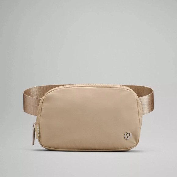 lululemon athletica Handbags - Lululemon Everywhere Belt Bag